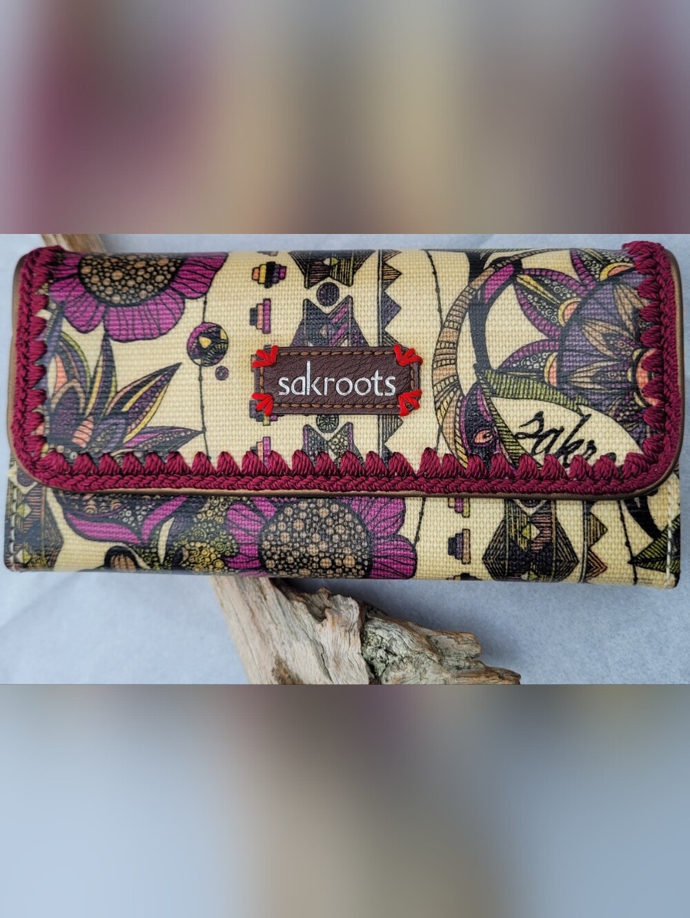 SakRoots Wallet Like New ~ Beautiful!! ❤️